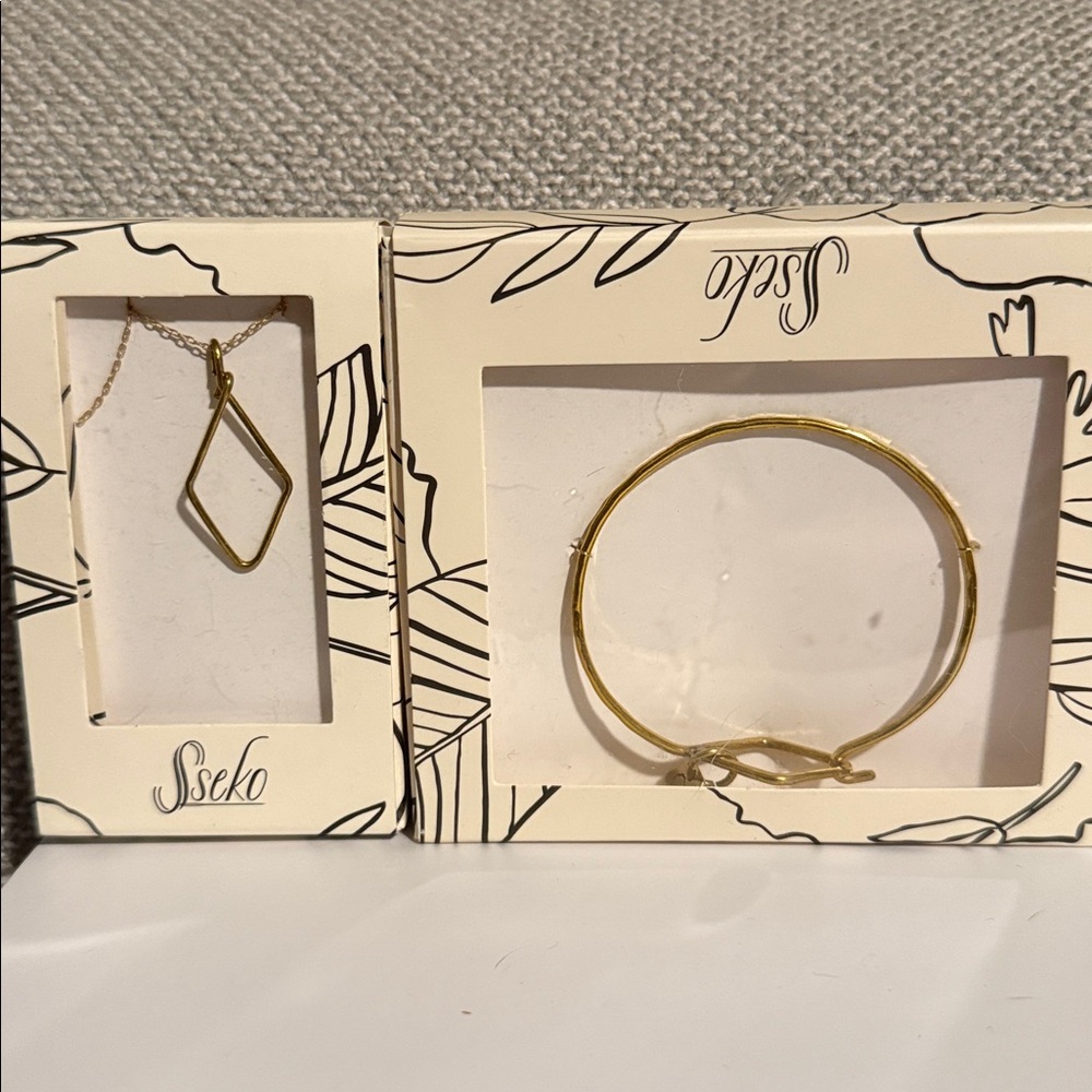 Sseko Gold color bangle bracelet and Diamond Shape Necklace Set